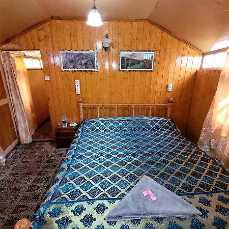 Tashkand Houseboat Srīnagar Dış mekan fotoğraf
