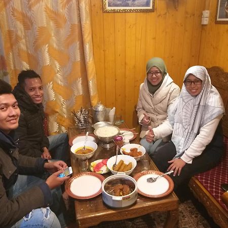 Tashkand Houseboat Srīnagar Dış mekan fotoğraf