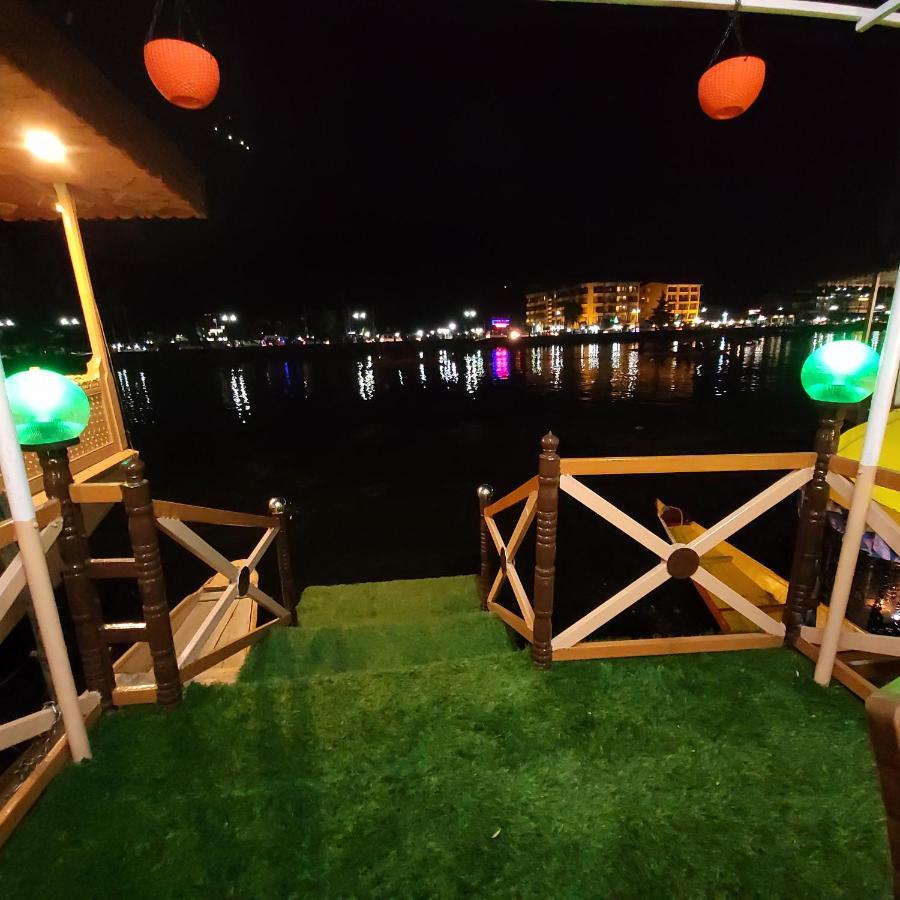 Tashkand Houseboat Srīnagar Dış mekan fotoğraf