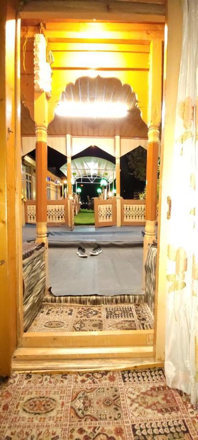 Tashkand Houseboat Srīnagar Dış mekan fotoğraf