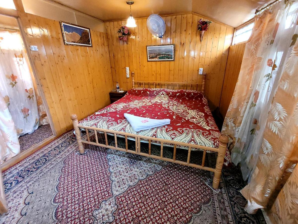 Tashkand Houseboat Srīnagar Dış mekan fotoğraf