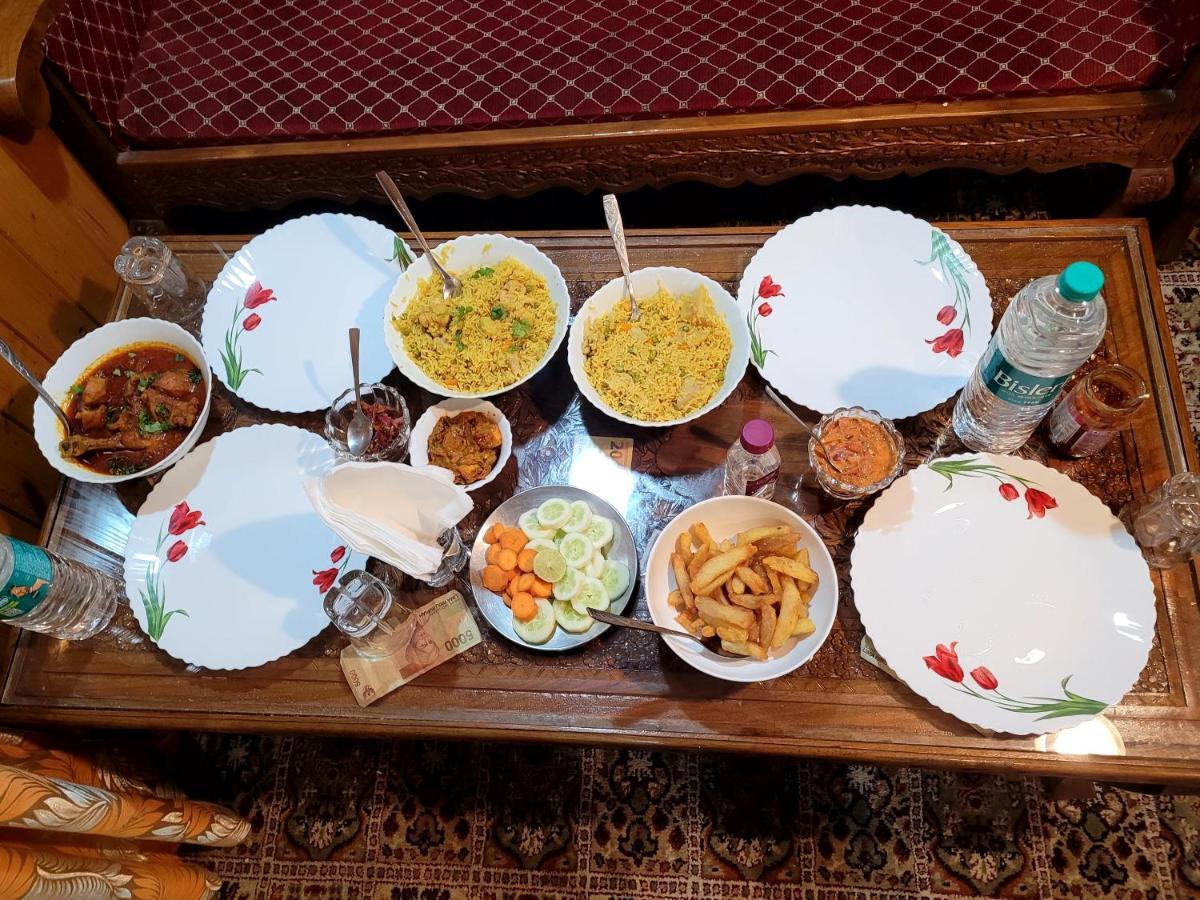 Tashkand Houseboat Srīnagar Dış mekan fotoğraf