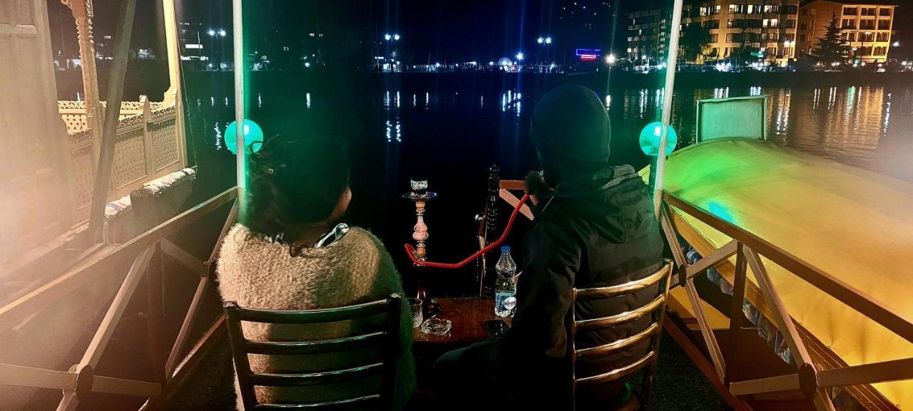 Tashkand Houseboat Srīnagar Dış mekan fotoğraf