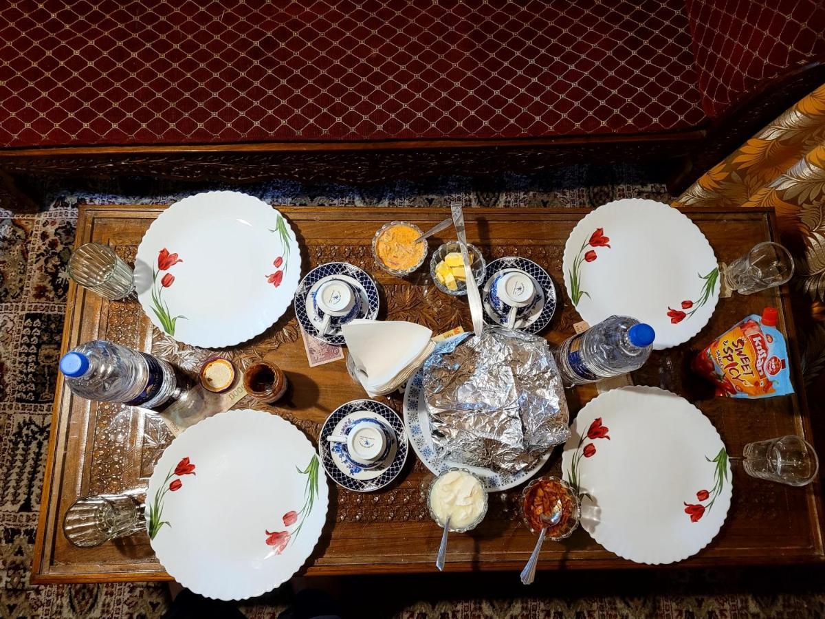Tashkand Houseboat Srīnagar Dış mekan fotoğraf