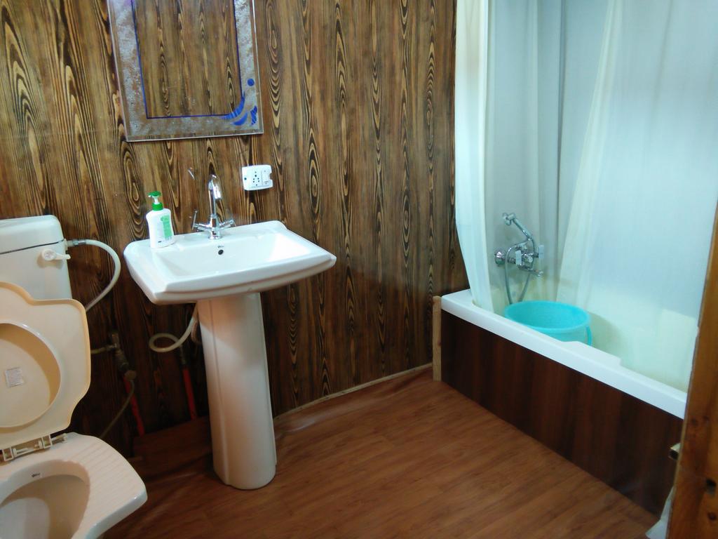Tashkand Houseboat Srīnagar Dış mekan fotoğraf