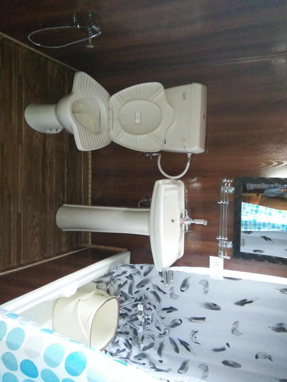 Tashkand Houseboat Srīnagar Dış mekan fotoğraf