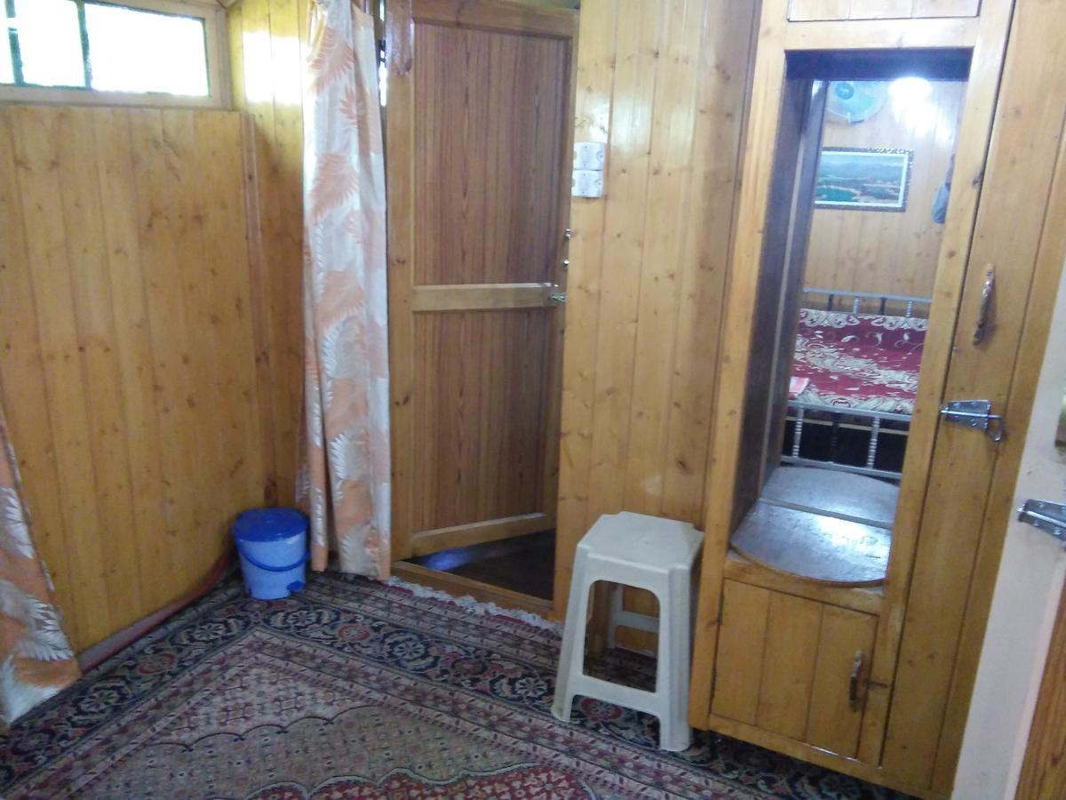 Tashkand Houseboat Srīnagar Dış mekan fotoğraf