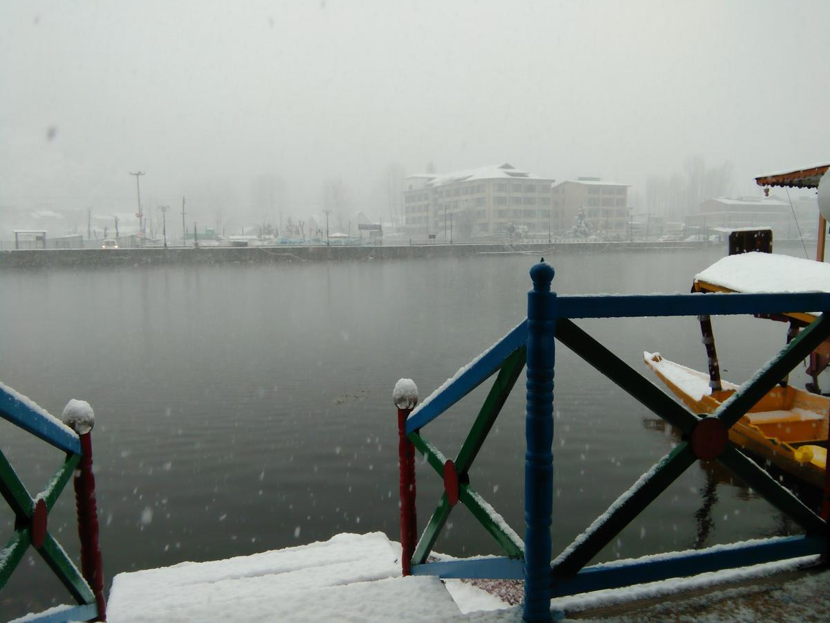 Tashkand Houseboat Srīnagar Dış mekan fotoğraf